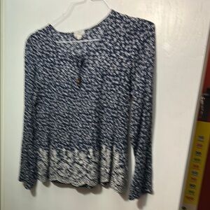 Women's Blue and White Patterned Top